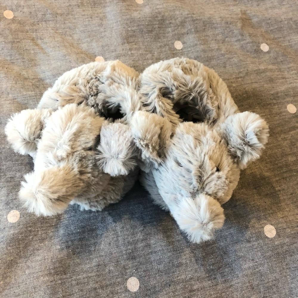 Adorable elephant baby booties. EUC. Pottery Barn Kids. Size 6-12 months.